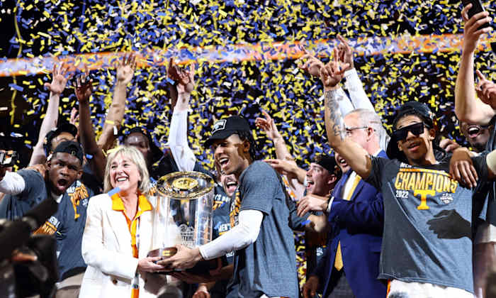 Tennessee celebrates after winning the SEC championship